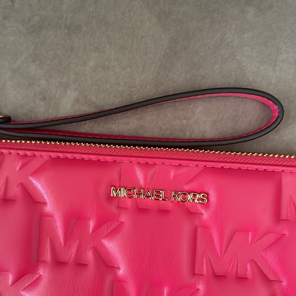 Michael Kors (MK) Pink Jet Set Zip Wristlet NWOT - Picture 6 of 6